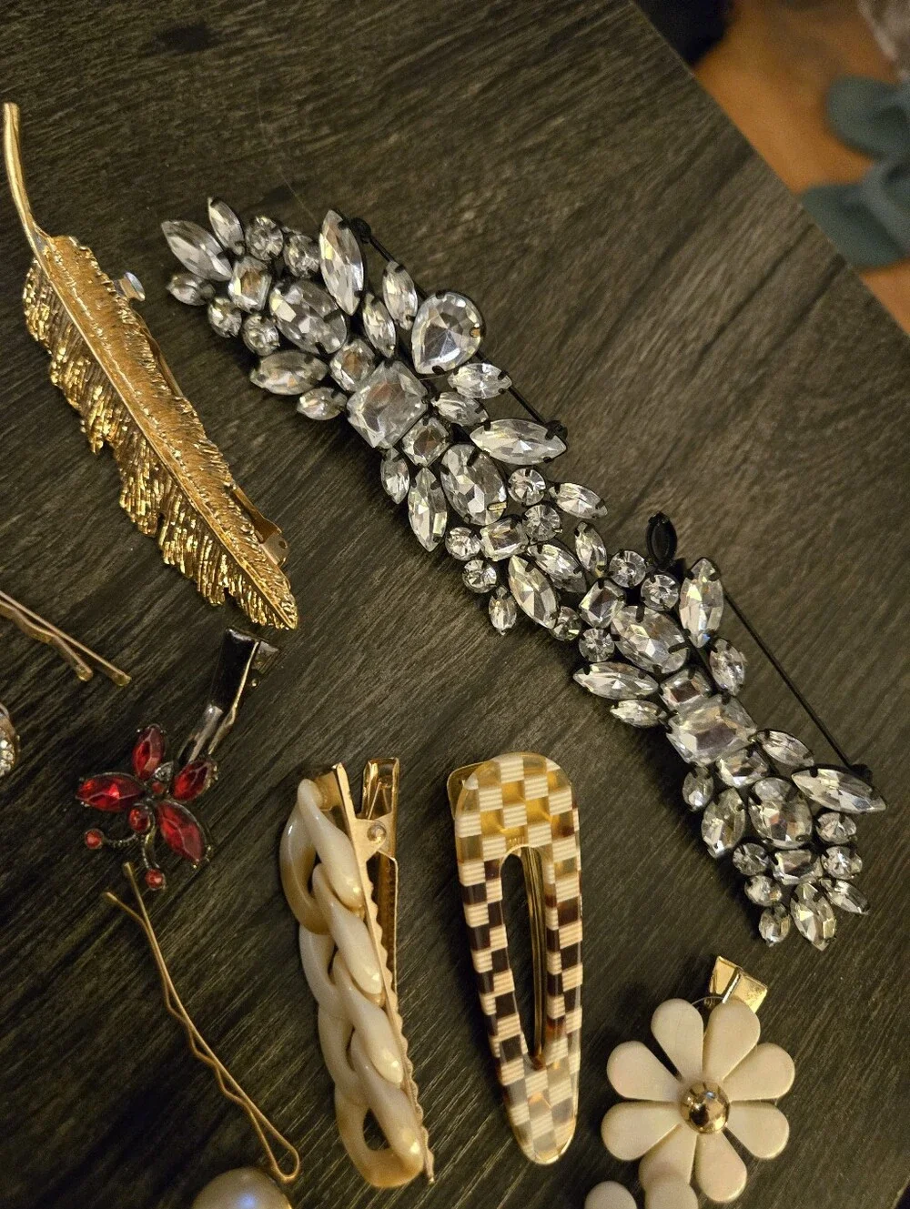 Mixed Decorative Hair Clips and Barrettes - Gold, White, Pearl, Coral, Mint